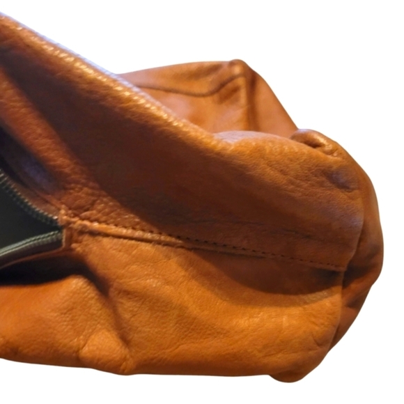 American Leather Co Triple Entry Zippered and Snap Shoulder Bag Tan - Picture 3 of 11